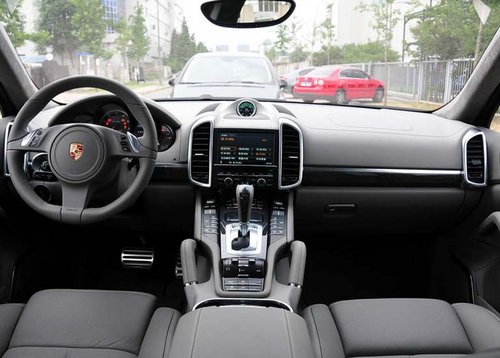 2012款保时捷卡宴黑色  天津现车配置全