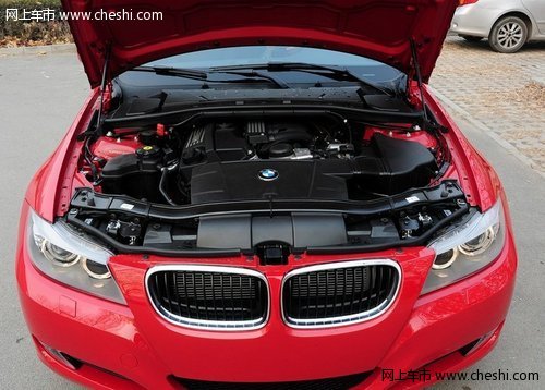 宝马3系 发动机局部特写