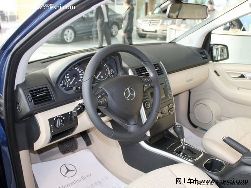 奔驰A160深圳购车送5.4万元礼包 少量现车