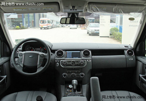 路虎发现四 天津港2.7柴油版现车89.5万