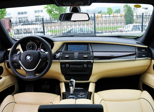 新款宝马X6红色现车 天津美规版96万元