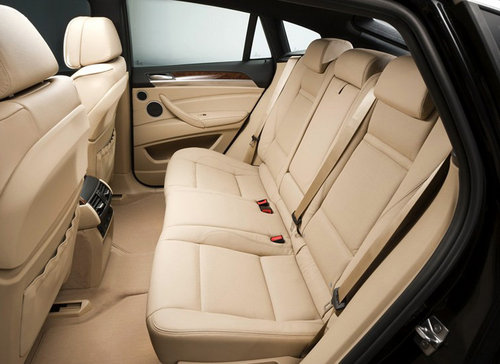 新款宝马X6红色现车 天津美规版96万元