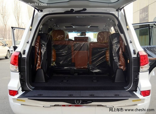 雷克萨斯lx570身上,加上原有的越野粗犷性格,打造出一股截然不高清图片