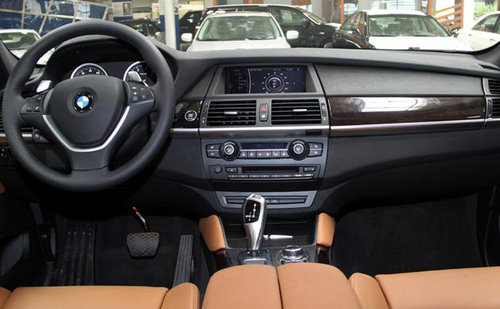 2012款宝马X6现车充足  天津店内优惠多