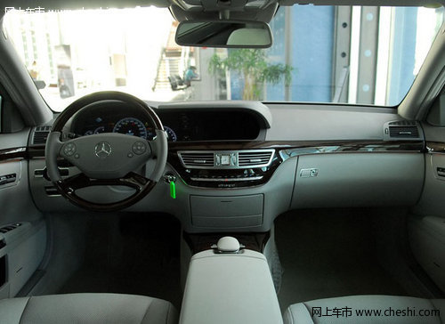 全新奔驰S400  天津现车优惠25万大酬宾