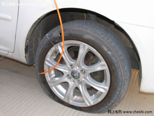 安全行车 汽车爆胎事故频发原因分析_雨燕