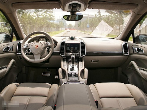 2012款保时捷卡宴  天津港中规顶配现车