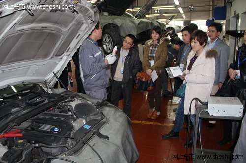 为了使客户对绍兴宝顺的售后服务质量的相信以及肯定，工作人员还带他们参观了维修车间