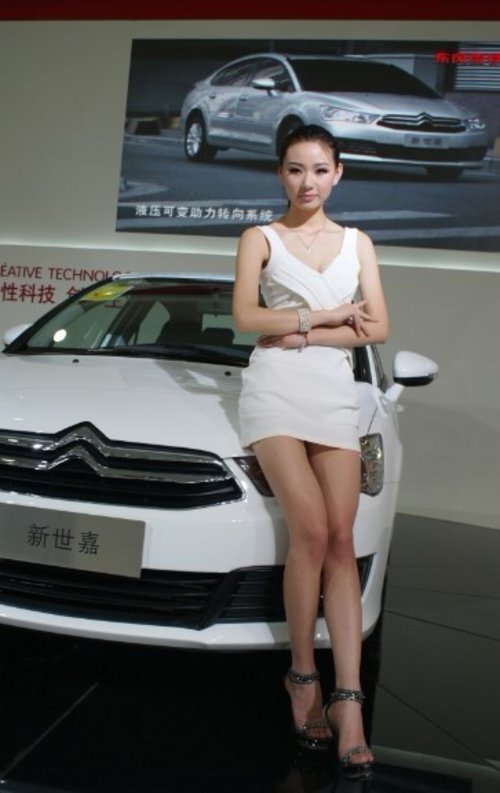网上车市带你看温州国际车展美女车模