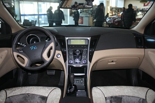 YF索纳塔最高优惠1.5万元 赠送万元礼包