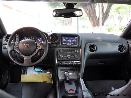 2013款尼桑GTR 天津保税区展厅新车到店