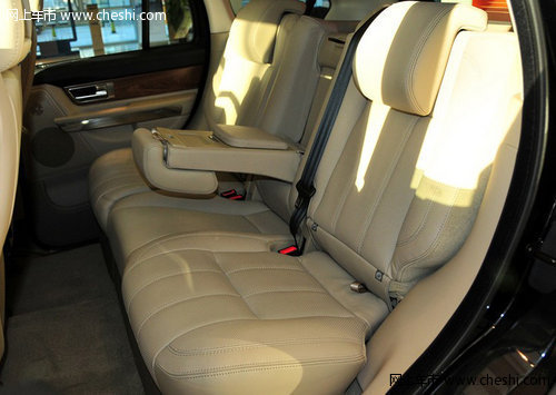 路虎揽胜运动版SUV 天津现车展厅配置全