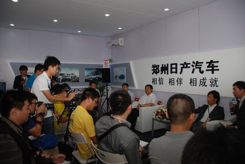郑州日产汽车 2012深圳国际车展群访问