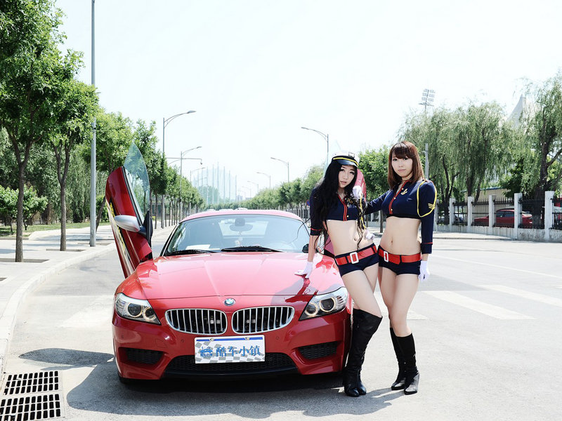 红马宝马王子 难挡<em>性感美女</em>的制服诱惑-人民网