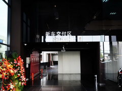 视觉体验中国首家DS Store 水晶盒设计