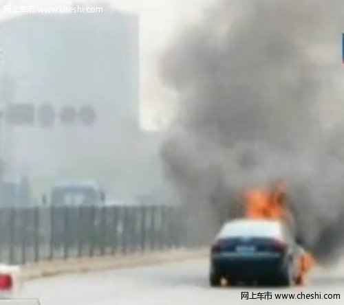济南奥迪A6车行驶中发生自燃