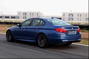 动力输出强劲运动与舒适并存BMW M5车型
