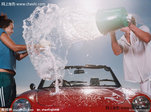 夏季小心爱车中暑 别在烈日下洗车