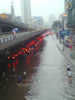 武汉暴雨 如何正确行驶及浸水处理方法