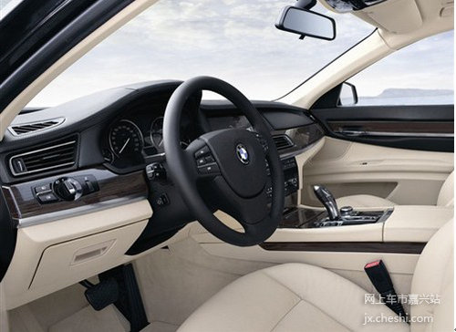 嘉兴宝华与您品鉴BMW7系强劲动力与舒适