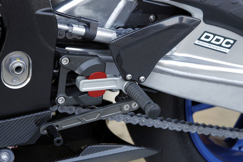 宝马HP4性能摩托车 家族设计轻量化改造