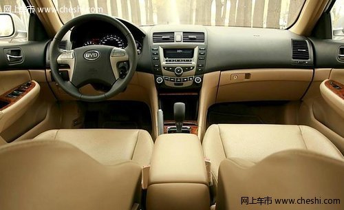 比亚迪F6黄金版深圳优惠1.5万元 有现车