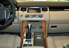 路虎揽胜运动  天津购车送脚踏板和脚垫