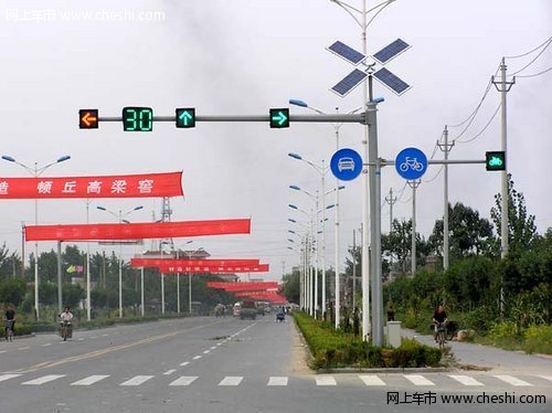 北京城惊现大号红绿灯 50米范围能看清