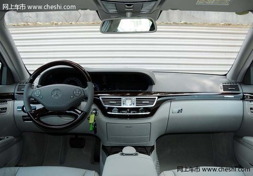 新款奔驰S350  天津港现车最高优惠20万