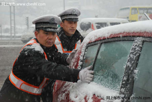 自动档行车误区 长时间停车时仍挂D挡