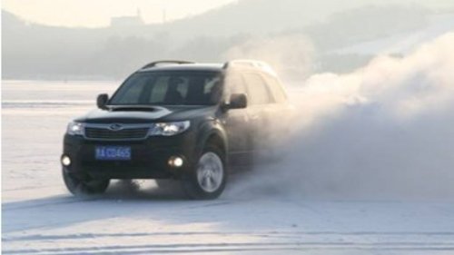 斯巴鲁从容应对冰雪道路