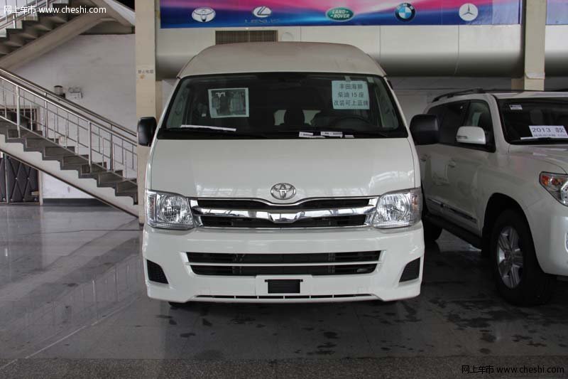 丰田海狮13座面包车 现车最新改装内饰高清图片