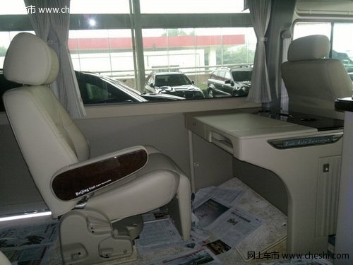 丰田考斯特改装版  天津现车降价30万元