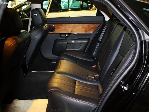 2013款捷豹XJL已有展車到店 訂金10萬元