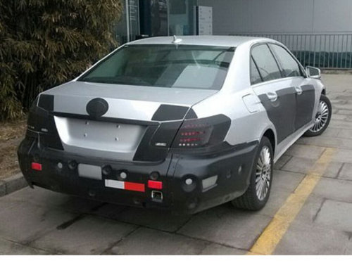 搭载2.0T引擎 新款奔驰E级轿车谍照曝光_芜湖