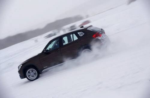 自由游刃冰雪激情畅行雪原——新BMW X1