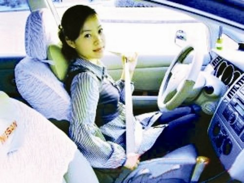 过节不忘安全 盘点女性常见不规范的驾驶行为
