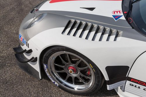 曝2013款保时捷911 GT3 R赛车 轴距加长