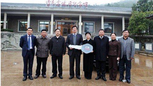 图片说明:李小林会长,黄冈市委副书记杨智,红安县委书记,县长余学武