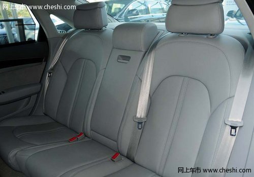 2013款奥迪A8L 舒适型现车最优价80.8万