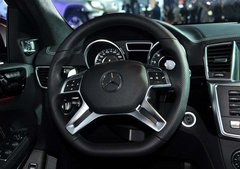 奔驰GL63新款上市 最低价270万接受预定
