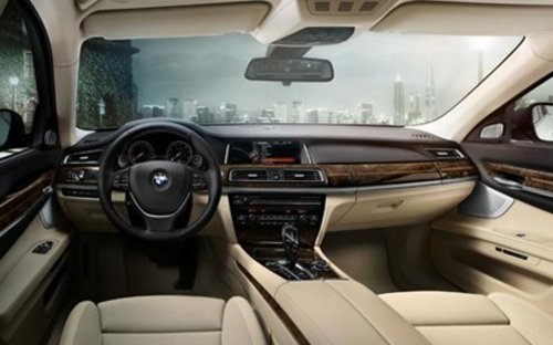新BMW7系：开启舒适驾驶新天地