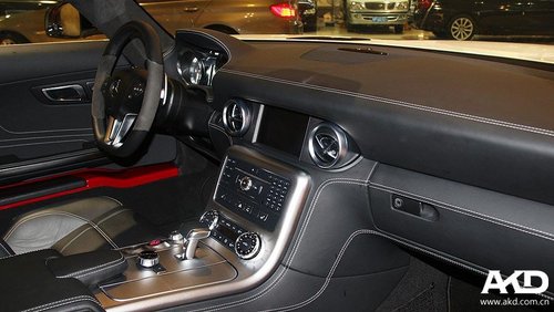 奔驰SLS AMG售186万元 优雅与运动并存