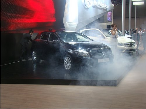 义乌汽车展览会新款奔驰A180上市发布会