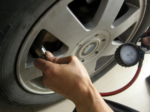 车胎换充氮气效果有限 夏季仍需降胎压