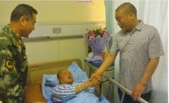 CR-V车主在芦山地震中救人系列报道