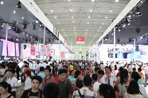 华中国际车展首日销量超2400台