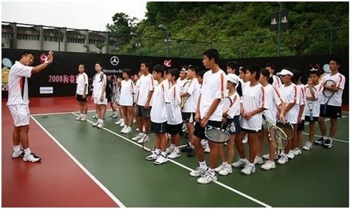 柳州华星行招募“明日之星”网球夏令营