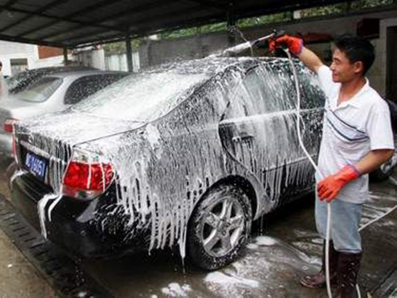 频繁洗车容易伤害漆面 一周一次最合适 图片浏
