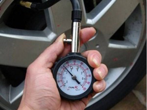 合理选择轮胎气压能省钱 8个要素要记牢